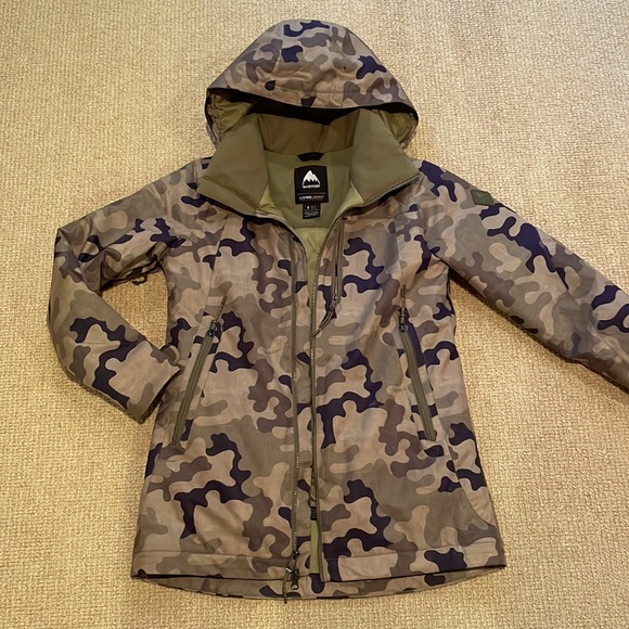 Burton Lelah Jacket Martini Olive Terra Camo. Never worn. - Picture 4 of 9